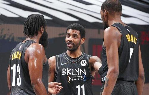 每体：一家土超俱乐部的现任主席和前主席涉赌被逮捕（每体：土超某俱乐部现任与前任主席因涉赌被捕）