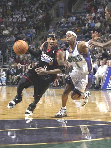 巴萨梅西进球助球队领先皇家社会（梅西破门助巴萨暂领先皇家社会）