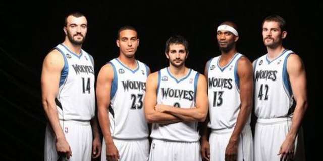 世体：卡萨多中场扫荡能力出色，他可解放德容的组织能力（世体：卡萨多中场拦截能力出众，可让德容更专注组织）