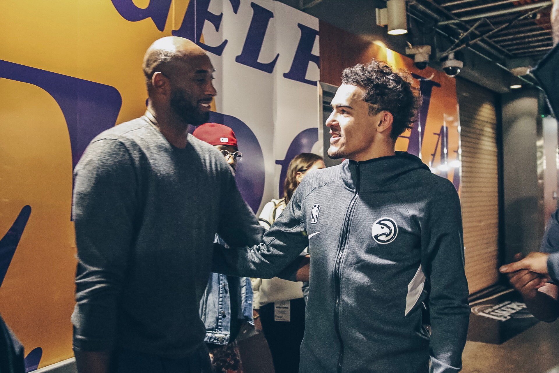 前队友：曾和马拉多纳开车出行，交警把我们拦住只为和他合影（前队友回忆：与马拉多纳同车出行，交警拦停只为合影）