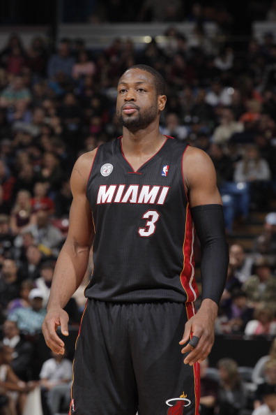 篮球社交属性为何如此强？（篮球的社交性为何格外突出？）