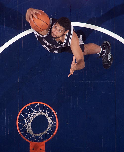 一贝蒂斯球迷袭击了一巴萨球迷，部分球迷甚至高喊“你真棒”（一名贝蒂斯球迷袭击巴萨球迷，现场有人起哄高喊“你真棒”）