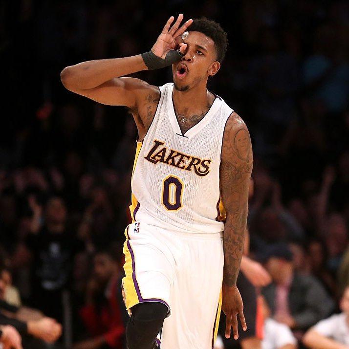 足球中超球队旅程曝光，航班延误引不满（中超球队行程曝光，航班延误惹不满）