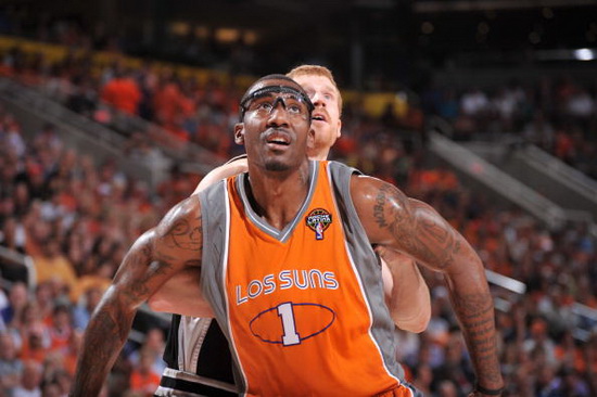 萨索洛前锋皮纳蒙蒂比赛时家中失窃，事发时孩子和保姆在家里（萨索洛前锋皮纳蒙蒂比赛期间家中被盗，孩子和保姆在屋内）